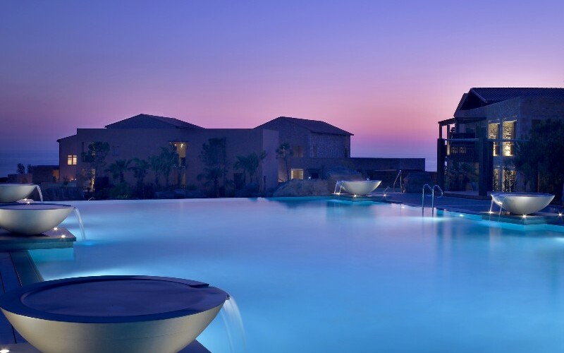 Costa Navarino Luxus Resort, Romanos